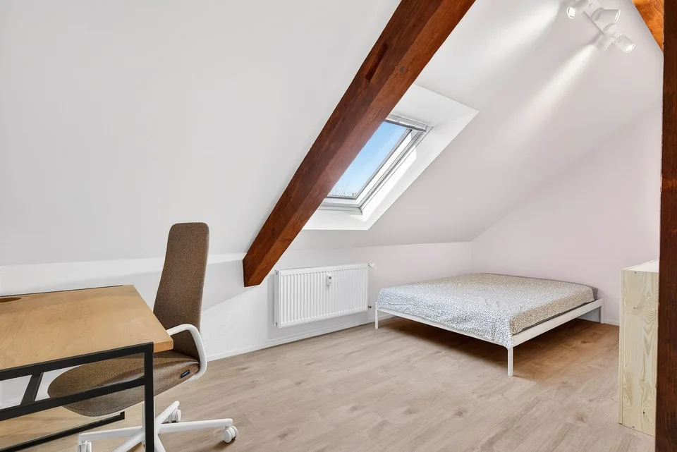🌸 Fully Furnished Room in a Shared Apartment – Women Only 🌸