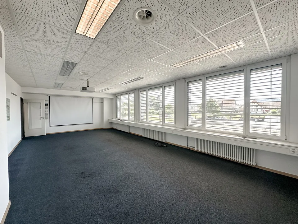 Günstige 300m² Bürofläche – Top-Lage direkt am Bahnhof Rupperswil