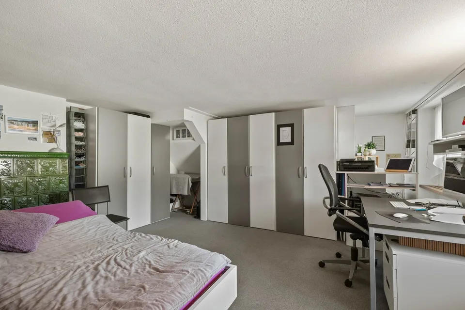 Hochwertig möblierte 4.5-Zimmer-Wohnung | 150 m² | Balkon & Carport
