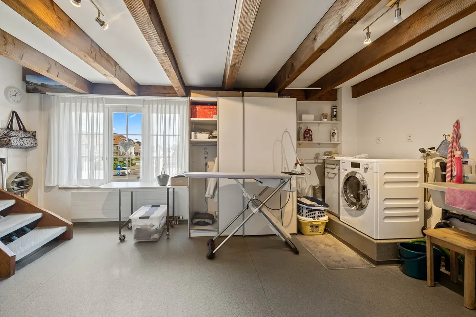 Hochwertig möblierte 4.5-Zimmer-Wohnung | 150 m² | Balkon & Carport