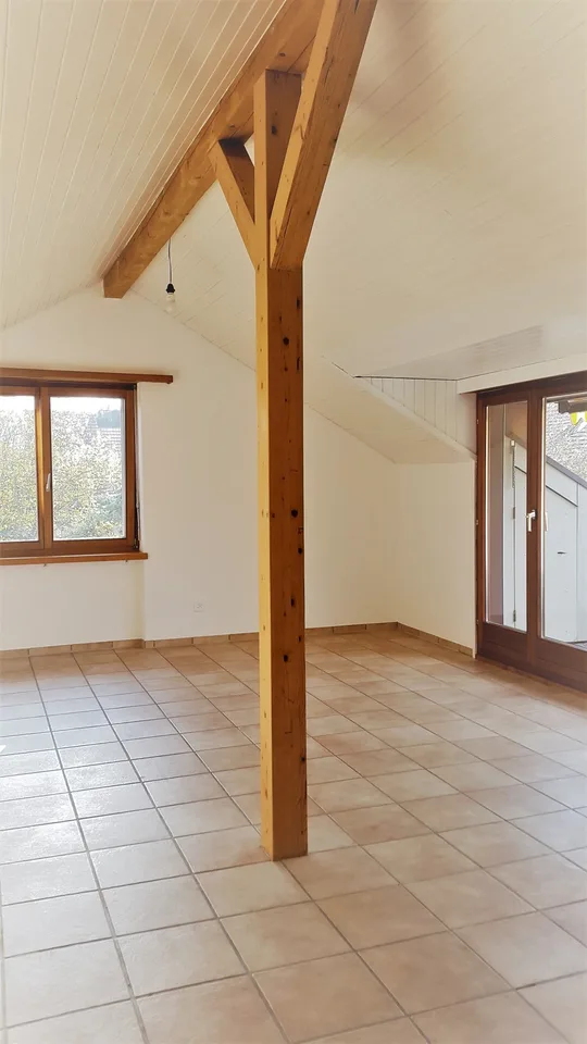 2 1/2 Zi. Dachwhg. mit Dachbalkon und TG Parkplatz
