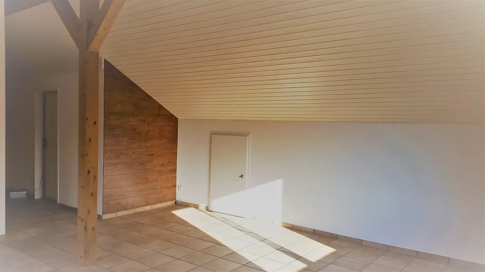 2 1/2 Zi. Dachwhg. mit Dachbalkon und TG Parkplatz