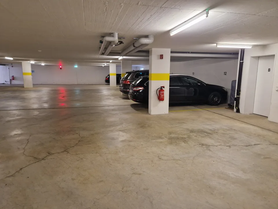 Einstellhallenplätze in Tiefgarage zu vermieten