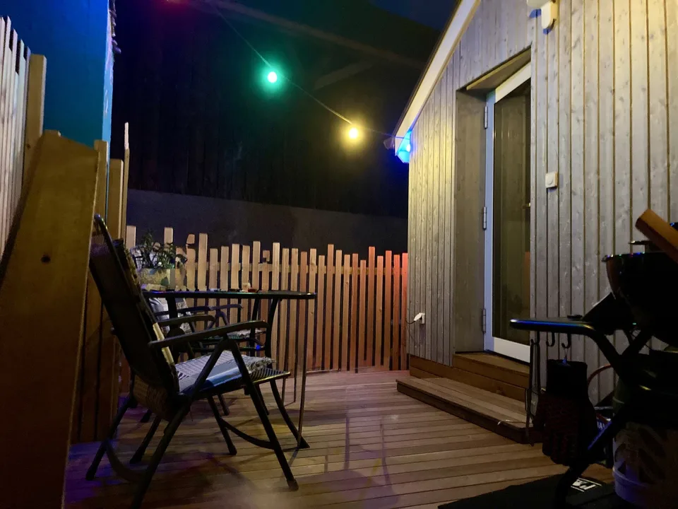 Stilvolle 4-Zimmer-Maisonette mit attraktivem Wohnbereich, charaktervollen Altholzbalken an ruhiger Lage