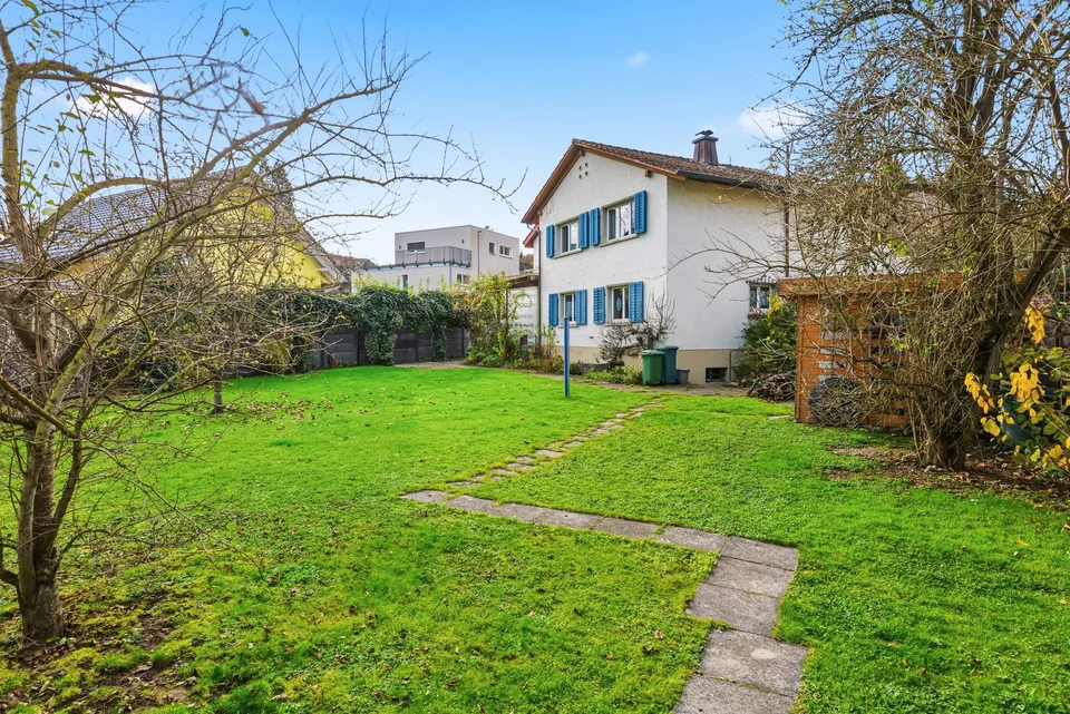 freistehendes EFH mit grossem Garten und Nebenräumen