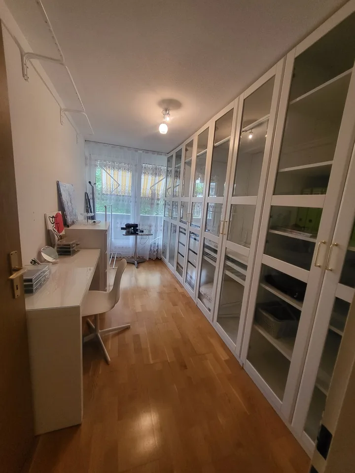 Exklusive möbelierte Business-Wohnung mit Homeoffice