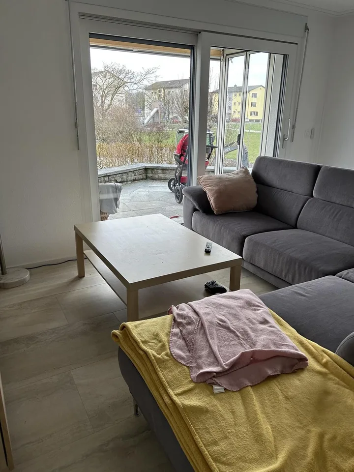 Exklusives, freistehendes Einfamilienhaus im Hochparterre mit grossem Garten in Brugg