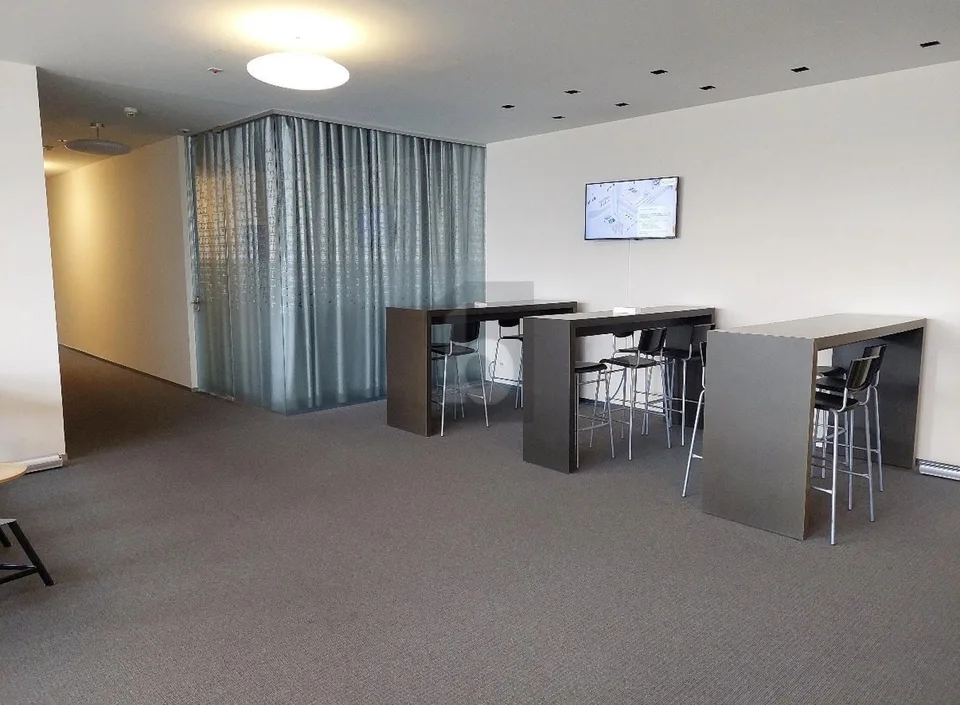 REPRESENTATIV MIT VIEL TAGESLICHT