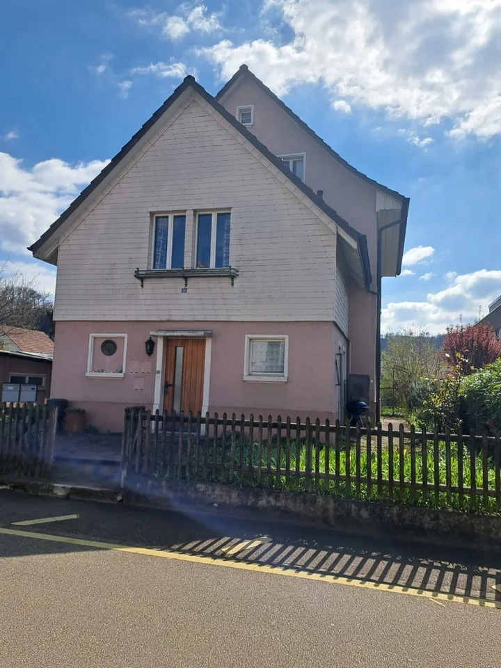 Charmante 5.5-Zimmer-Maisonettewohnung mit viel Platz und sonniger Lage in Pratteln