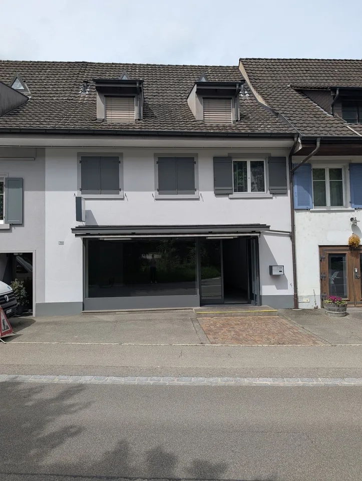 Ladenlokal / Showroom / Büro mit Schaufenster an der Hauptstrasse Zunzgen – flexibel nutzbar