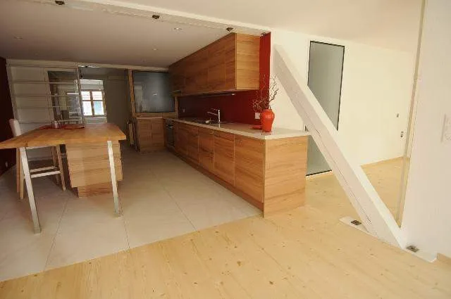 Altbau modern interpretiert - 3.5 Zimmer, Terrasse und Balkon, 110m2