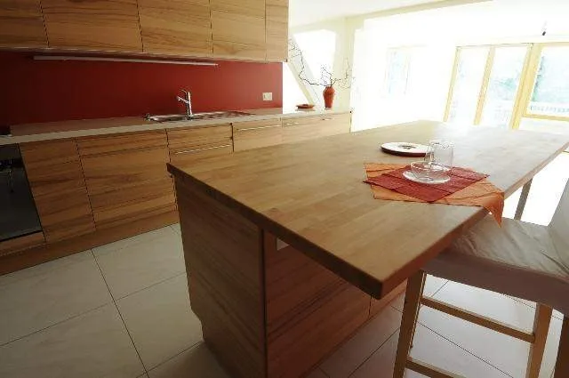 Altbau modern interpretiert - 3.5 Zimmer, Terrasse und Balkon, 110m2