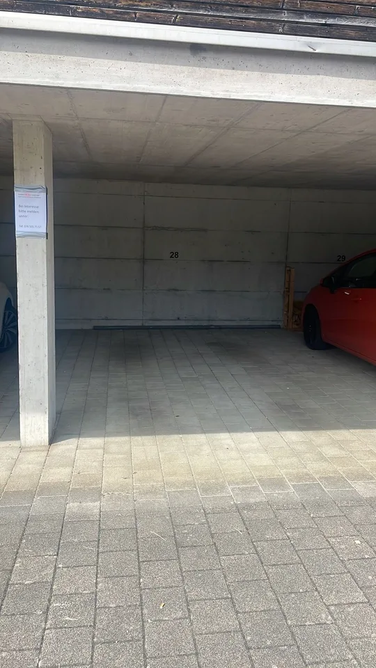 Gedeckter Autounterstand Nr 28 bei Bahnhof Itingen (BL)