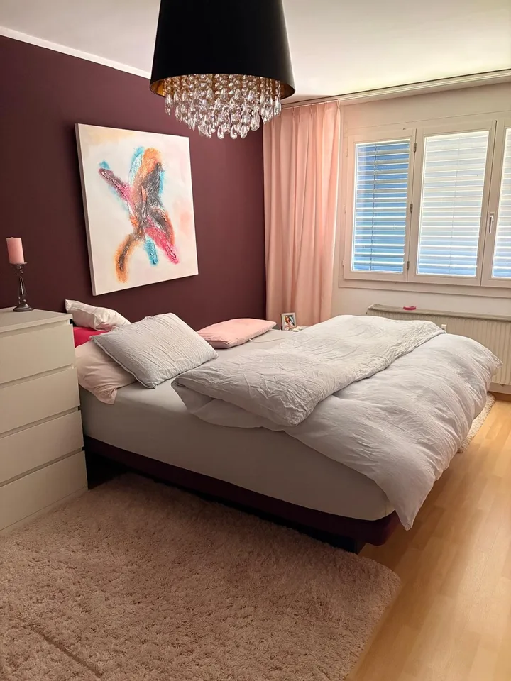 Wohnen am Rhein: Ruhige, voll möblierte 3-Zimmer-Wohnung mit Süd-West-Balkon