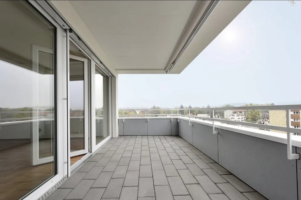Helle große 3 1/2 Zimmer Wohnung