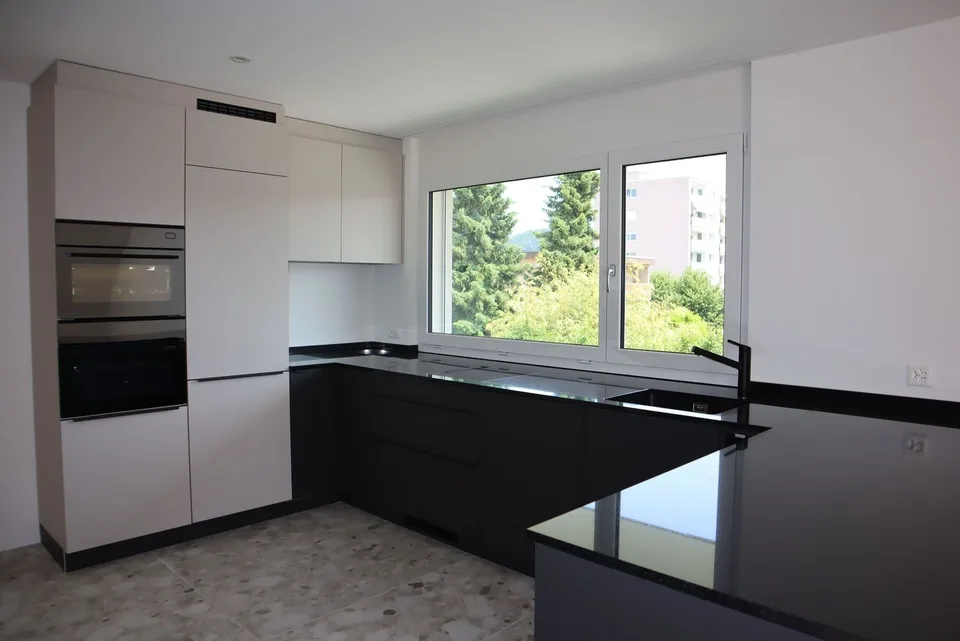 Moderne Duplex-Wohnung mit zwei Einstellplätzen in ruhiger Lage