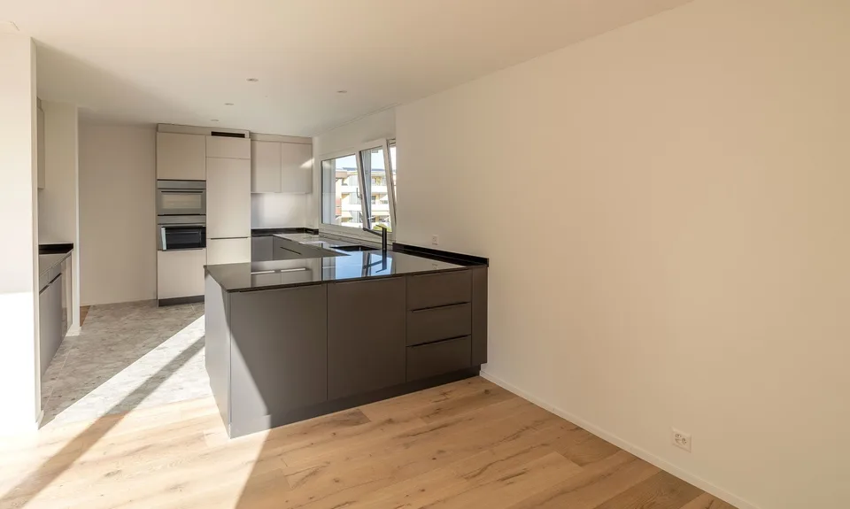 Moderne Duplex-Wohnung mit zwei Einstellplätzen in ruhiger Lage
