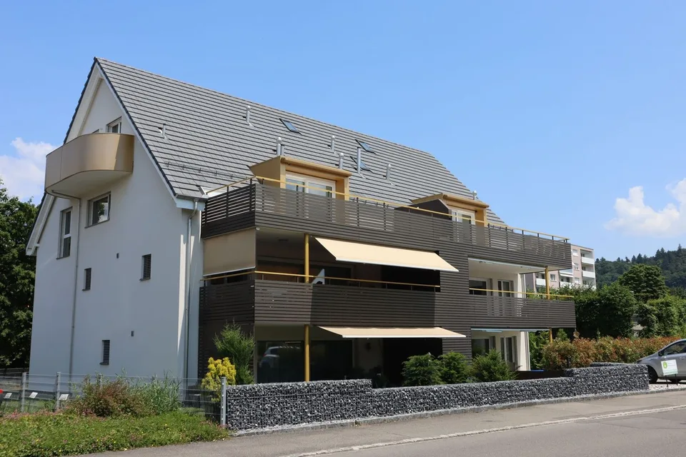 Moderne Duplex-Wohnung mit zwei Einstellplätzen in ruhiger Lage