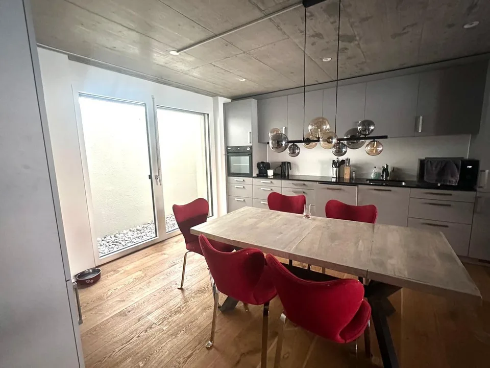 Moderne 2.5-Zimmer-Wohnung mit viel Licht und offenem Wohnkonzept