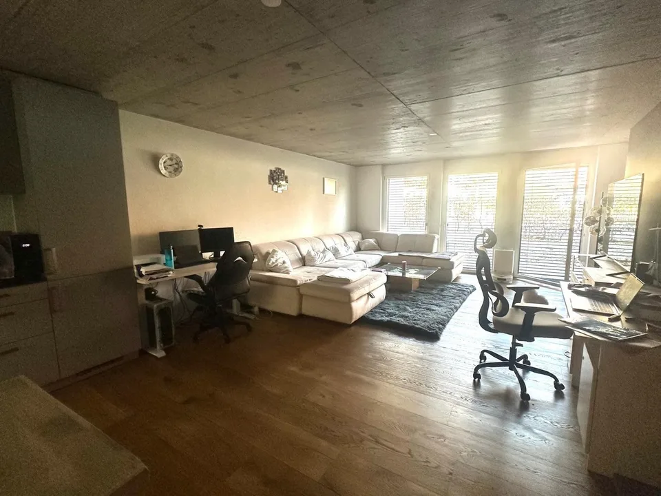 Moderne 2.5-Zimmer-Wohnung mit viel Licht und offenem Wohnkonzept