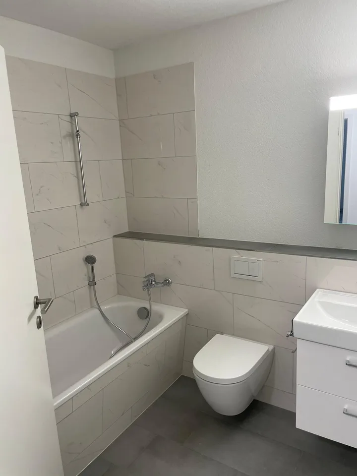 Nachmieter gesucht – Helle und geräumige 4.5-Zimmer-Wohnung in zentraler Lage in Suhr