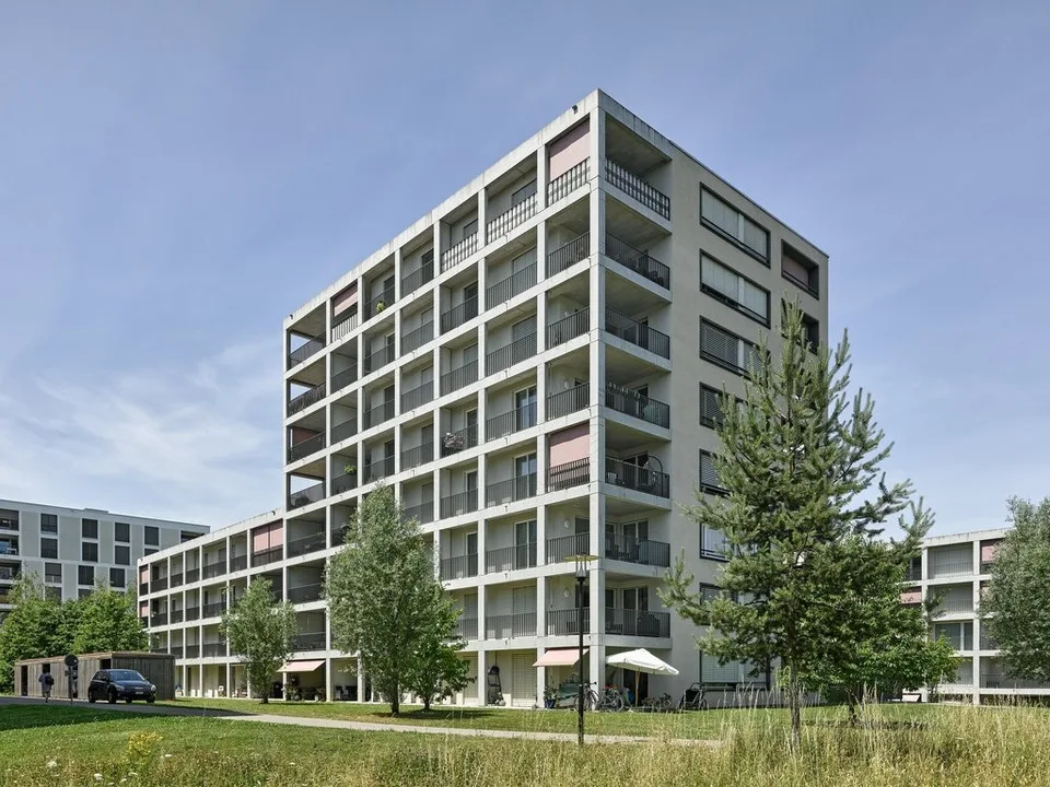 Motorrad Parkplatz in Einstellhalle