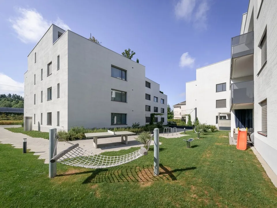 Motorrad Parkplatz in Einstellhalle