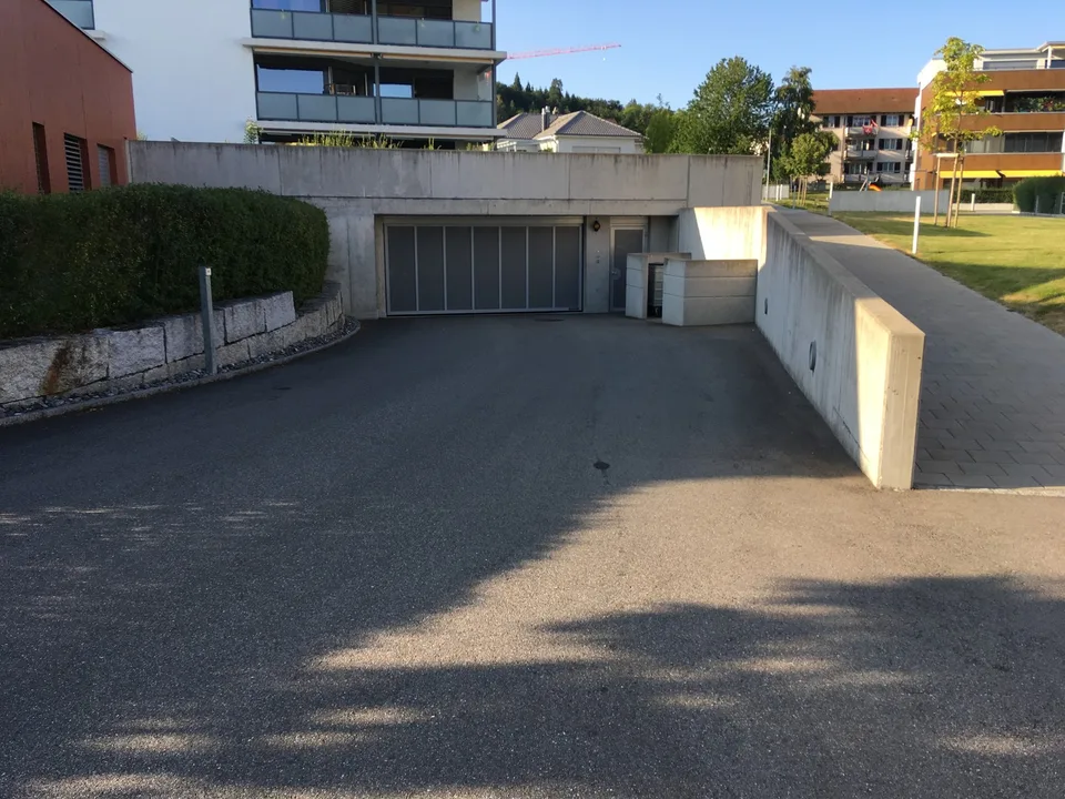 Seltene Gelegenheit: Tiefgaragenparkplatz im „Burgerpark“, Unterentfelden (mit e-Mobility-Anschluss)