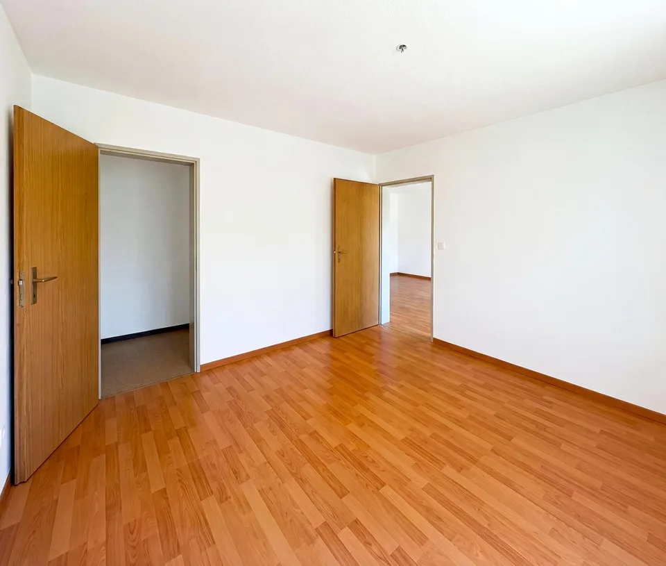 Grosszügige und helle 2-Zimmerwohnung mit Balkon