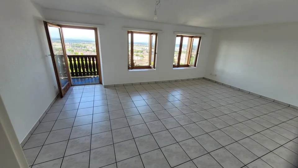 Ampio appartamento di 5,5 locali con balcone e vista panoramica a Egerkingen