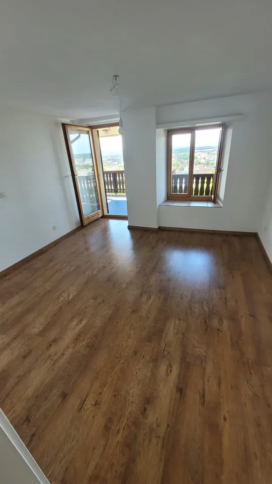 Ampio appartamento di 5,5 locali con balcone e vista panoramica a Egerkingen