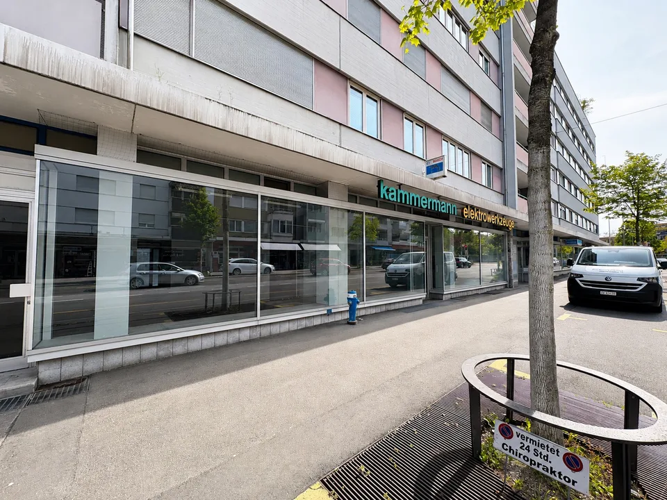 Vielseitige Gewerbefläche mit attraktiver Schaufensterfront 125 m²
