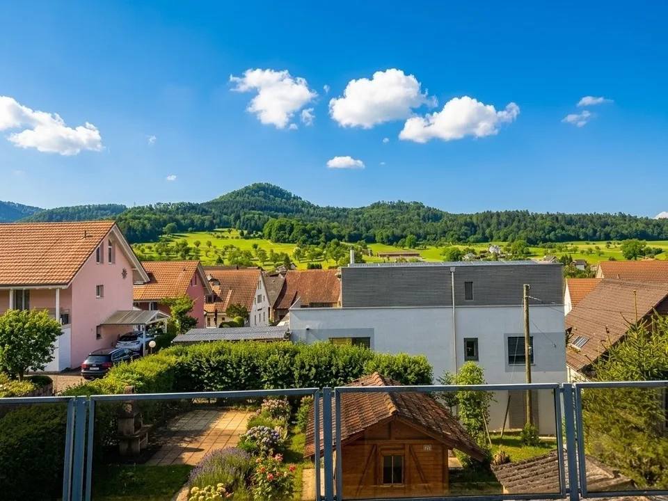 Lebensqualität im Laufental: Einladendes Einfamilienhaus in Wahlen für unter CHF 1 Mio