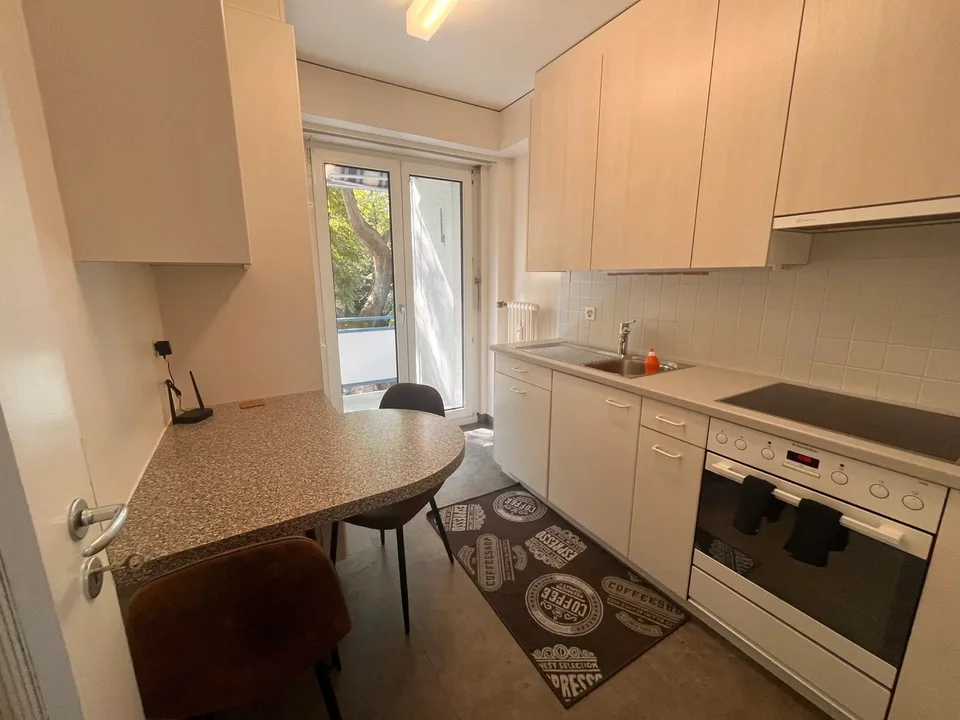 Großes Zimmer in Basel mit Balkon – Foto 6 von 7