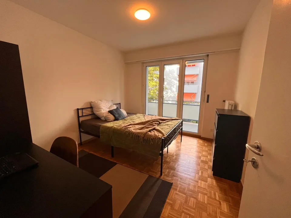 Großes Zimmer in Basel mit Balkon