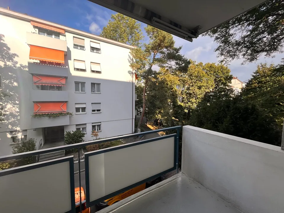 Großes Zimmer in Basel mit Balkon