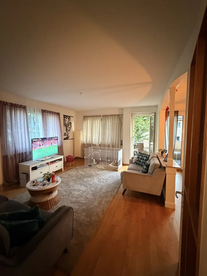 Helle und grosszügige 4-Zimmer-Wohnung in Bottmingen