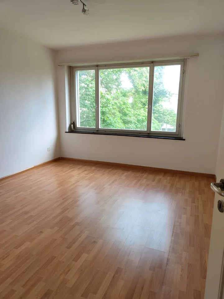 Helle 4-Zimmer-Wohnung (ca. 91 m²) in Basel – verfügbar ab 1. Oktober