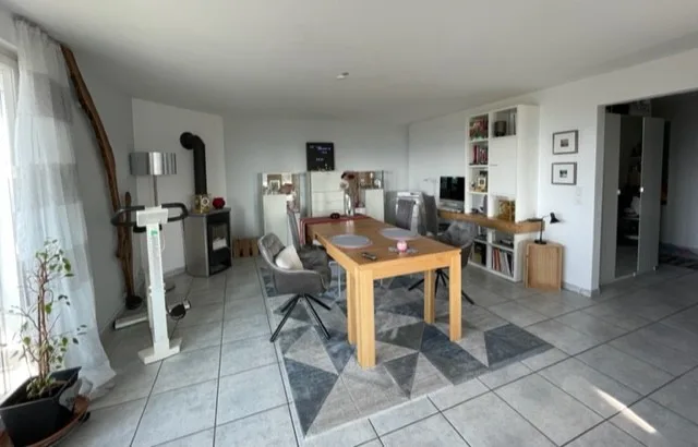 Helle 3.5-Zimmer-Wohnung auf der Sonnenterrasse in Blauen