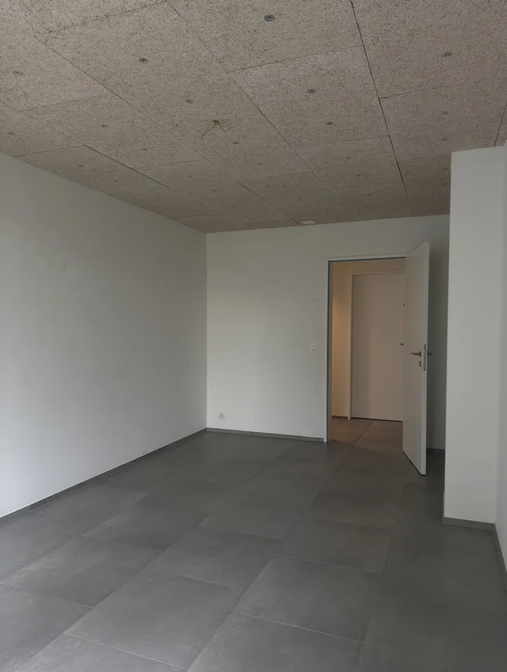 Grosszügiger Hobbyraum mit viel Licht