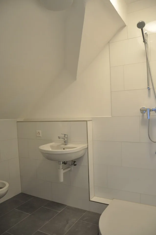 Mansardenzimmer in Basel Neubad zu vermieten