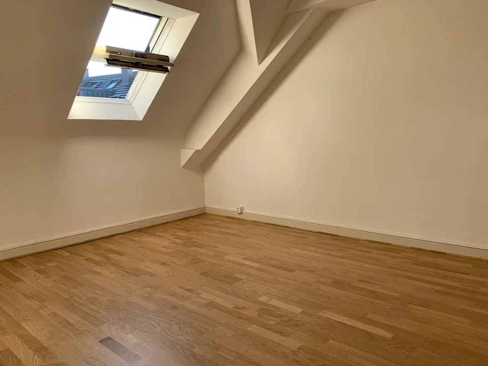 Mansardenzimmer in Basel Neubad zu vermieten