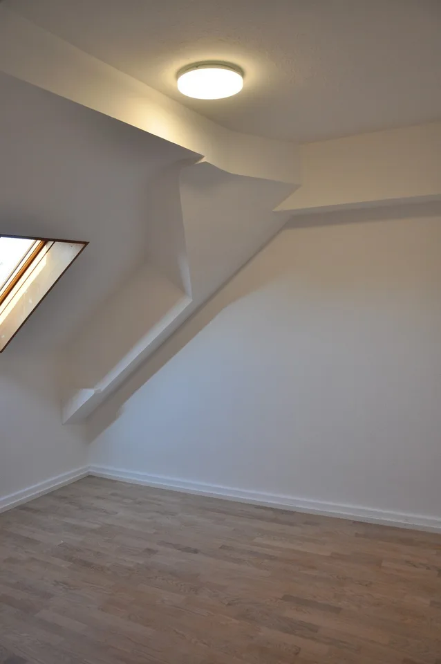 Mansardenzimmer in Basel Neubad zu vermieten