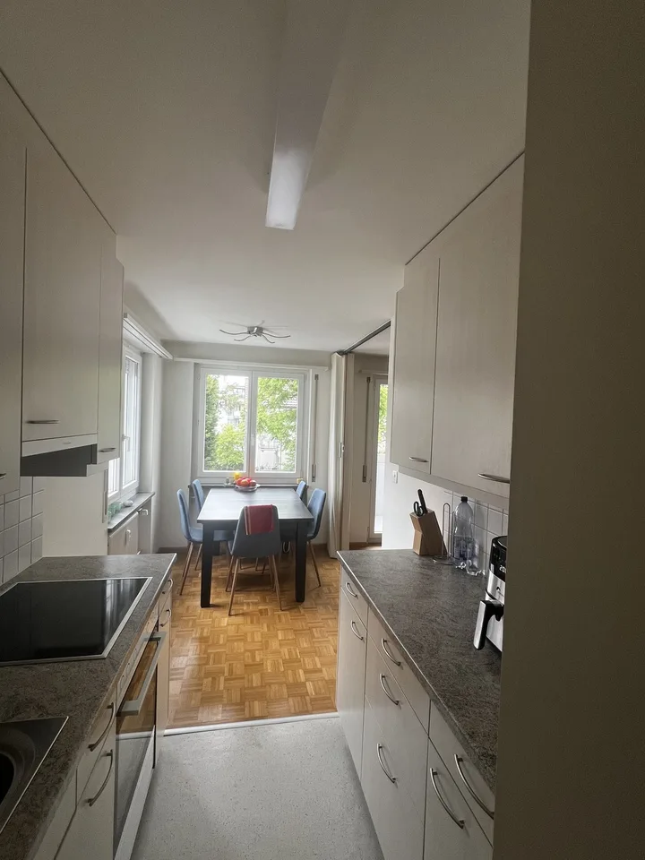 Mitbewohnerin gesucht: Möbeliertes Zimmer in 3.5 Zi-Wohnung in Binningen