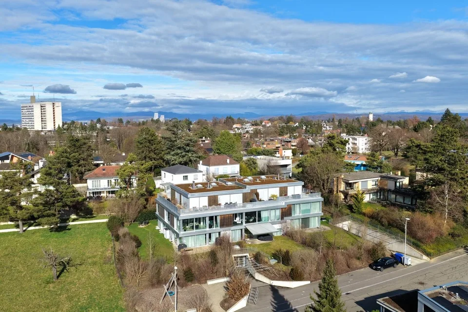 Hochwertige Wohnung an bester Lage mit separatem Büro