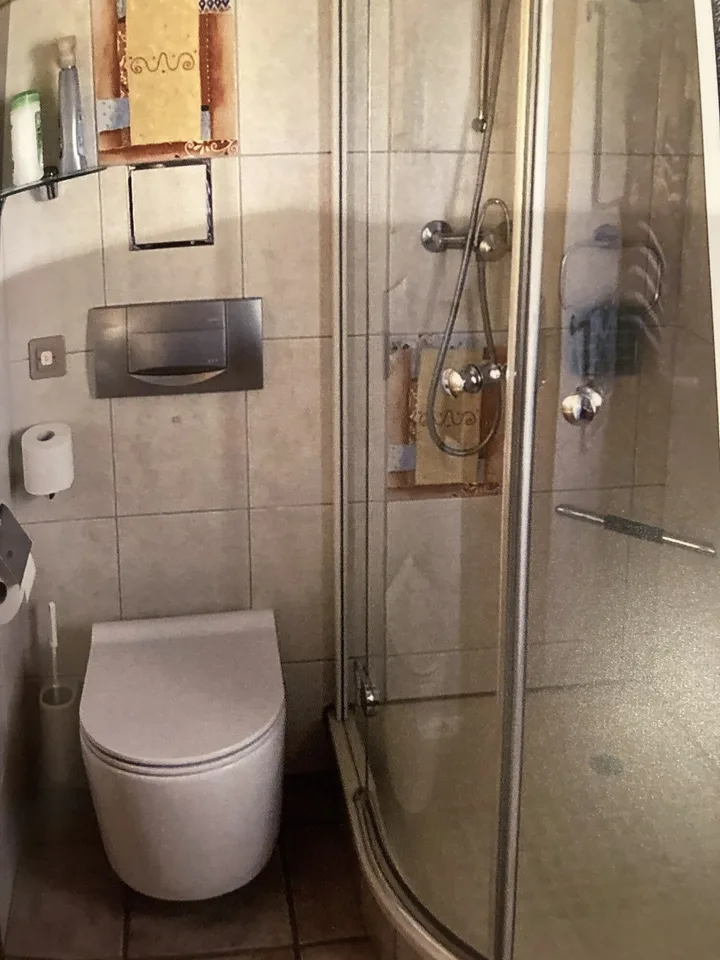 Dachzimmer im Grünen mit eigenem Stockwerk - 230 m² Garten, 15 Tram-Minuten bis Basel
