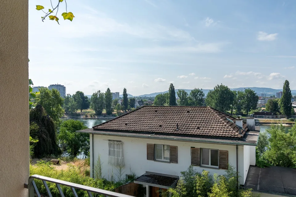 Zwischen Baumkronen und Rhein – 4.5 Zimmer auf ca. 120 m²
