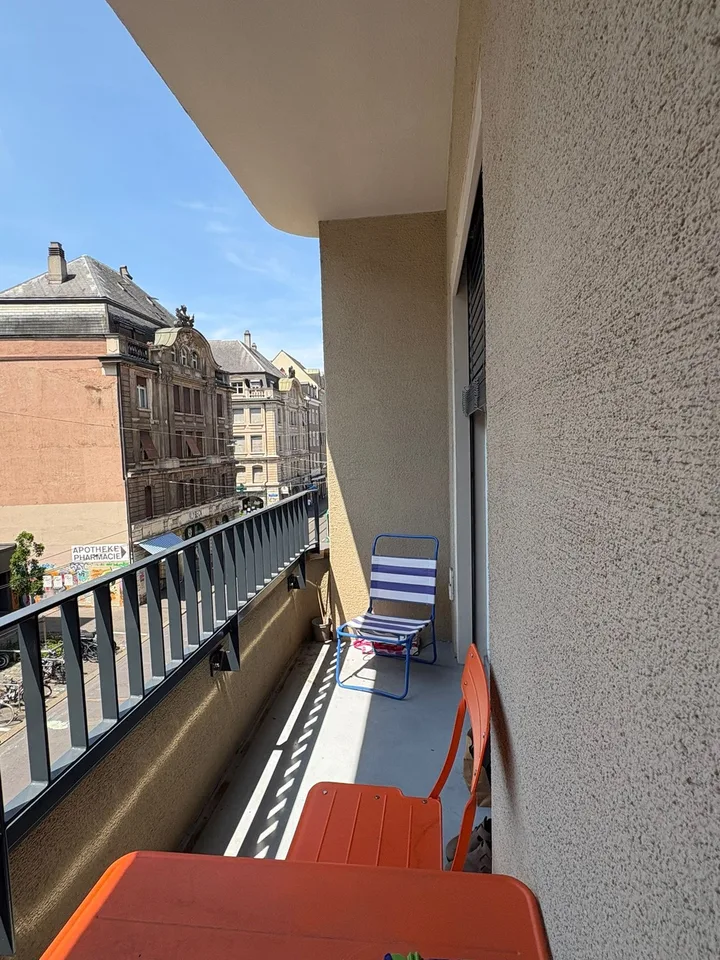 Helle 2.5-Zimmer-Wohnung mit Balkon nahe dem Rhein – Nachmieter gesucht