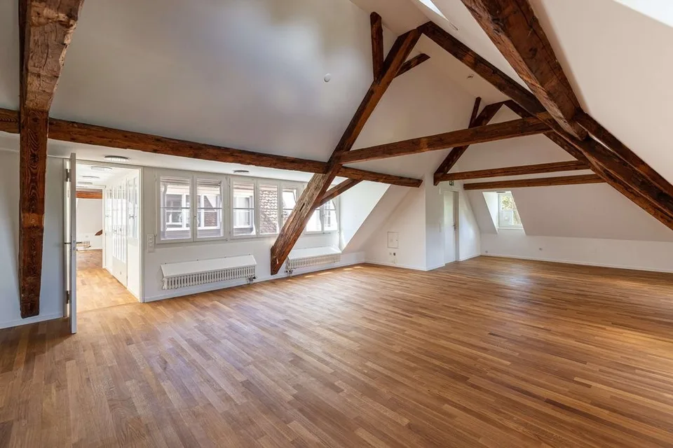 Büro im Dachgeschoss eines historischen Gebäudes