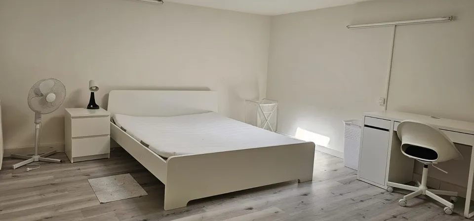 GUTES & GÜNSTIGES MÖBLIERTES ZIMMER / GOOD & CHEAP FURNISHED ROOM